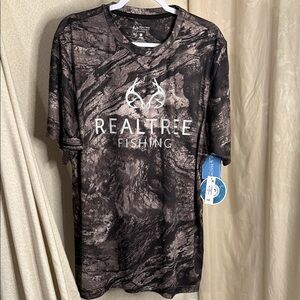 Realtree Men's Black and Brown Fishing Tee